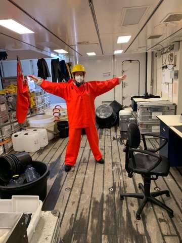 Senckenberg's tweet photo. Was haben die Forscher*innen der #AleutBio -Expedition heute im Netz? 🐠🦀 Katharina Kohlenbach und viele weitere nehmen euch täglich mit auf das Forschungsschiff SONNE und geben spannende Einblicke in ihren Alltag: https://t.co/6tGGlj0JUt 👈
©️Henry Knauber/Kamila Gluchowska https://t.co/R1jAnVH5fJ