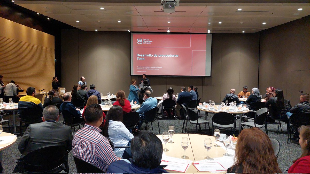jdcardona's tweet photo. Con orgullo  reconocemos hoy a un grupo de 20 empresas que culminan con resultados extraordinarios la primera etapa del programa de desarrollo de proveedores de @tottobrand y  @camaracomerbog. Seguimos impulsando a los empresarios que construyen pais. https://t.co/ZTJO8L3AD0