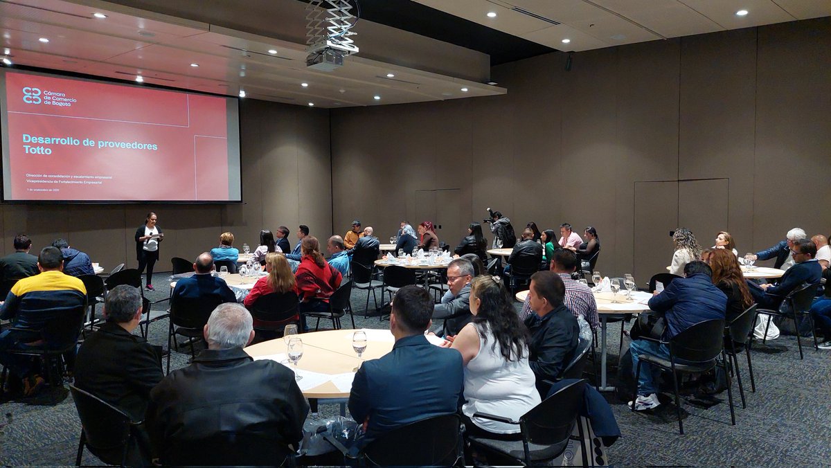 jdcardona's tweet photo. Con orgullo  reconocemos hoy a un grupo de 20 empresas que culminan con resultados extraordinarios la primera etapa del programa de desarrollo de proveedores de @tottobrand y  @camaracomerbog. Seguimos impulsando a los empresarios que construyen pais. https://t.co/ZTJO8L3AD0