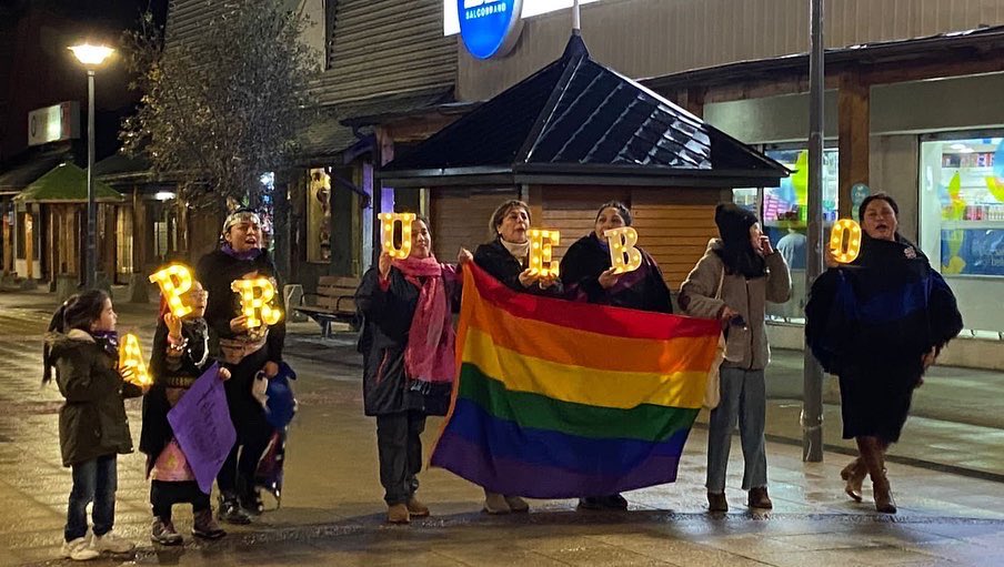 🟣📸 Compartimos imágenes de lo que fue el banderazo feminismo y disidencias por el #Apruebo en #Coyhaique 🫶🏼