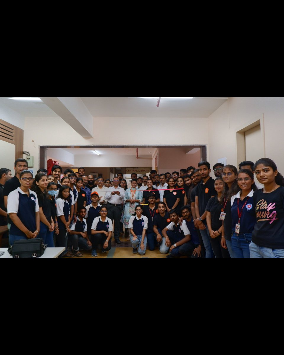 YuvaShiledaar's tweet photo. 🔅धर्मो रक्षति रक्षितः🔅
रक्तदान हे कर्तव्य आहे आणि कर्तव्याचे पालन हेच धर्माचे पालन आहे.हा कार्यक्रम यशस्वीरित्या पार पाडण्यासाठी त्याच्या आयोजनापासून शेवटी समारोपापर्यन्त स्वयंसेवक म्हणून आपली सेवा देणार्‍या सर्व तरुणांचे हार्दिक अभिनंदन व आभार. #yuva_maharashtra #yuva_shiledar https://t.co/R9H0XXP1cT