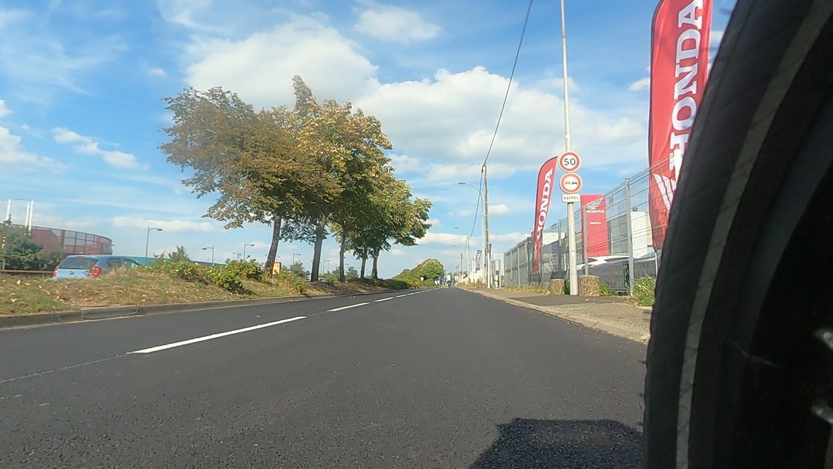 velut78's tweet photo. 👉 Brader le prix du carburant => ✅
👉 Faire respecter la loi #LOM lors des réaménagements => ❌
#Coignières #Circo7810 #bagnoland #PCN10 #inactionpunitive #TerredeveLOL
#FuckPoutineRideABike #RERV #DiscontinuitéeCyclable https://t.co/vDU7Zv0Ll4