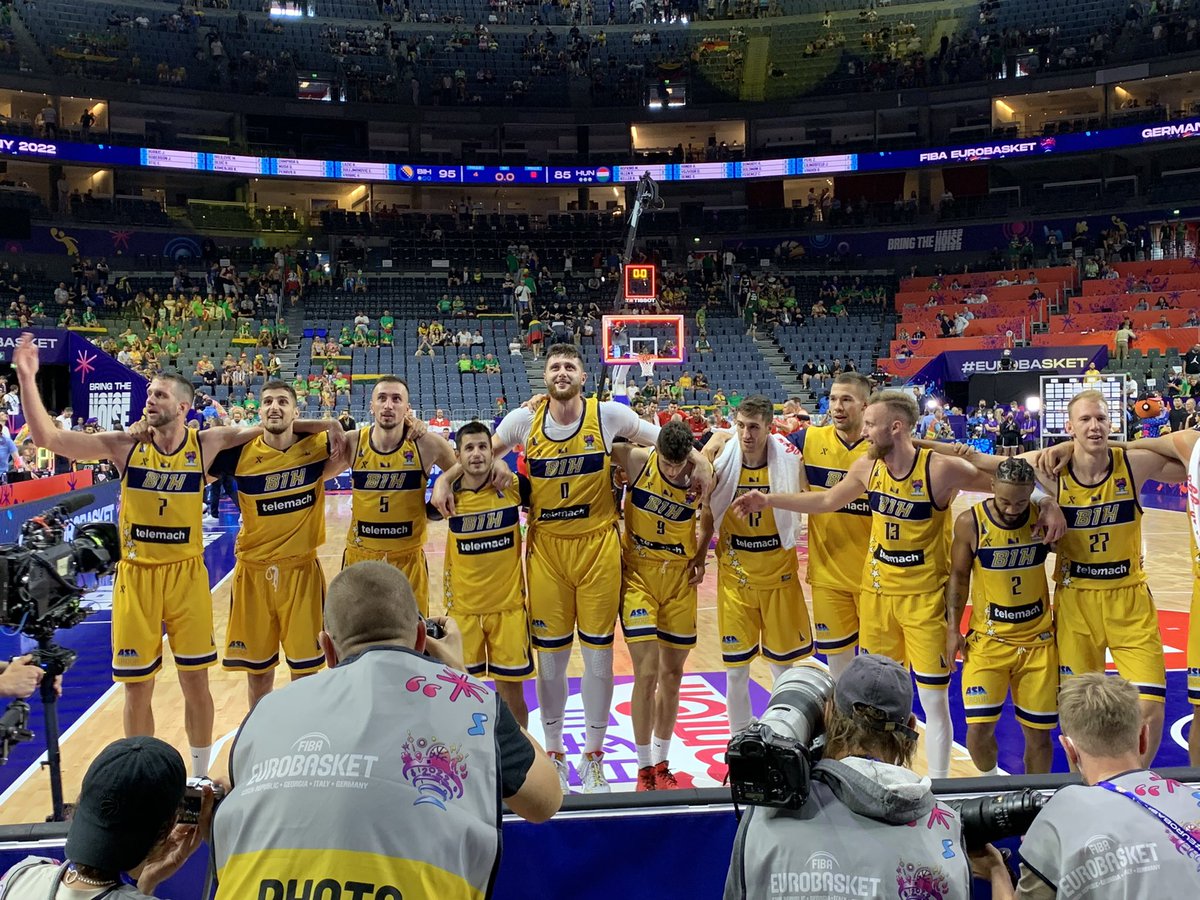BLehmkuehler's tweet photo. Durchaus unterhaltsamer Auftakt zwischen Bosnien-Herzegowina und Ungarn. Gleich Slowenien gegen Litauen - die Halle füllt sich schon merklich mit Luka-Fans und vor allem litauischen Anhängern. #EuroBasket https://t.co/yxzfj6cf9R
