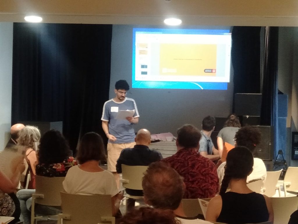 ComunitariesBCN's tweet photo. Us vau perdre la plenària de la Xarxa @BCNAntirumors ❓
Es va parlar de:
📢 Comunicació
⬆️ Estratègia 
👩‍🎓Formació

@Carabutsi1 @Spora_ws @CJovesCanRicart 

Aquí un resum de la sessió: https://t.co/4VkPzlkN4C https://t.co/Z6AYE5miuR