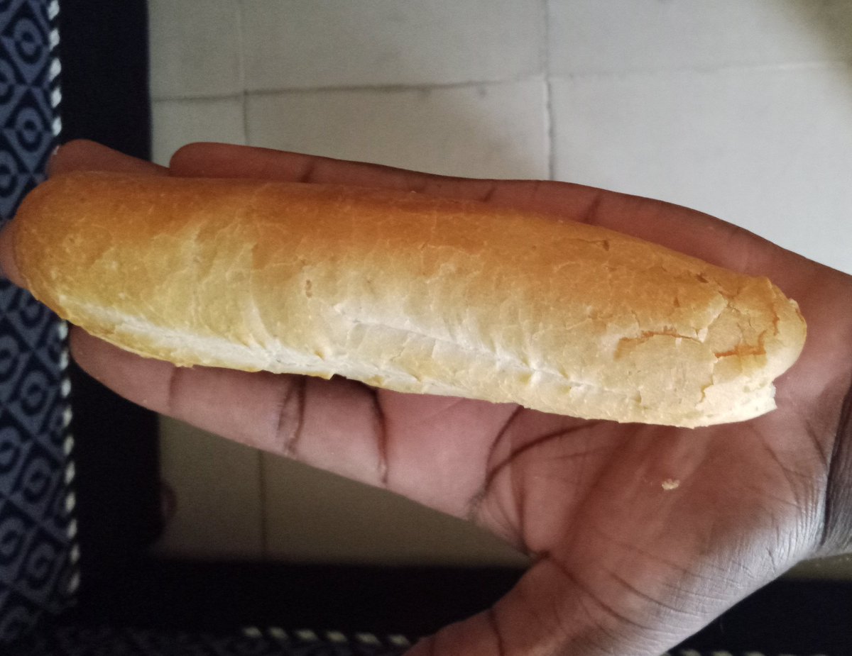 kalokalonji1er's tweet photo. #RDC Maintenant que vous avez vos palissade et 21.000$.. Voici un #pain dit autres fois #kanga_journée de #500Fc pour #le_Peuple ! Merci n'a bino... longueur 16 cm et largeur 3 cm @leParrainRDC @JPTGrandB @MadukuRoger @PatrickNkanga2 @DSESANGA @Bernardkayumba9 https://t.co/qxkzbX4T3u