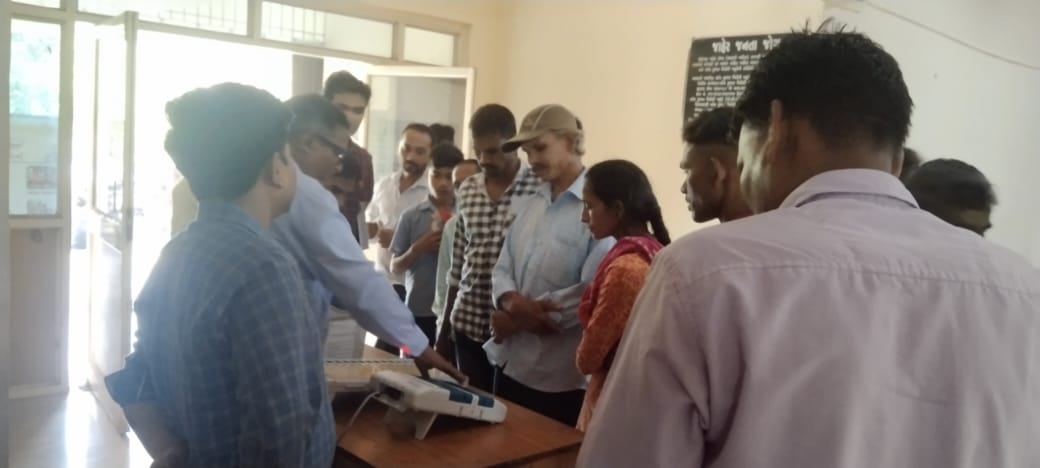 આજે જિલ્લાની વિધાનસભા વિસ્તારવાર આવેલ મામલતદાર કચેરીઓમાં લોકોમાં જાગૃતિ આવે તે માટે EVM નું જાહેર નિદર્શન કરાવી લોકોને જાગૃત કરાવ્યા... <a href="/ECISVEEP/">Election Commission of India</a> <a href="/CEOGujarat/">Chief Electoral Officer, Gujarat</a> <a href="/dydeo25/">DYDEO25(District_Election_Office_Valsad)</a> <a href="/sdmvalsad/">SDM VALSAD</a> <a href="/SDMPardi/">SDM Pardi</a> <a href="/SDMDharampur/">SDM Dharampur</a> <a href="/ValsadDso/">DISTRICT SUPPLY OFFICER & ERO 181-KAPARADA</a> <a href="/ERO180Pardi/">ERO 180 Pardi AC</a>