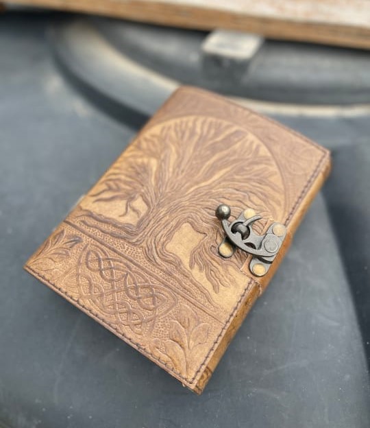 LeatherJournal1's tweet photo. THE LEATHER JOURNALS Tree of Life embossed, charcoal color, premium buckle with white and decal paper.

#journalinspiration #leatherdiary #writeitdown #luxuryjournal #personaldevelopment #journalpage #pentopaper #dailywriting #plannercommunity #wallet #giftidea #personalgrowth https://t.co/1wrxvCTAwU