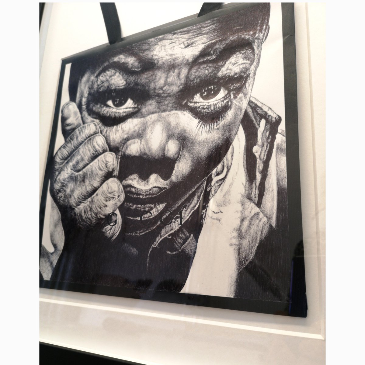 UniqueArtsUK's tweet photo. We had this lovely @gucci bag come in to be framed. Come to us, for all your framing request. We frame anything but you! And this bag is a great example of that.
#gucci #frames #brightonandhove #artgallery #fineartframes #frameoftheday #art #gallery #bespokeframing https://t.co/haZy3uX0pg