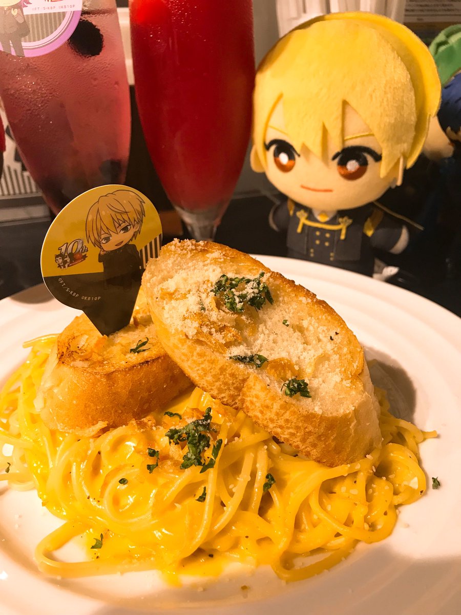 roka_09's tweet photo. 火神くんラテ嬉しいね〜😍
マジ14分の1のキセキ✨
コースターも等身火神くんもう一枚来たから黒子さんと2枚ずつあるの
本懐遂げて最の高😂💖
こんなネ申引きの日はめったにないので超嬉し過ぎます✌️😆
お写真も撮りまくっちゃいました🥹

黄瀬くんカルボナーラ🍝
ぬいちゃんも嬉しそうに眺めてますね😉 https://t.co/pVJJBaH2xw