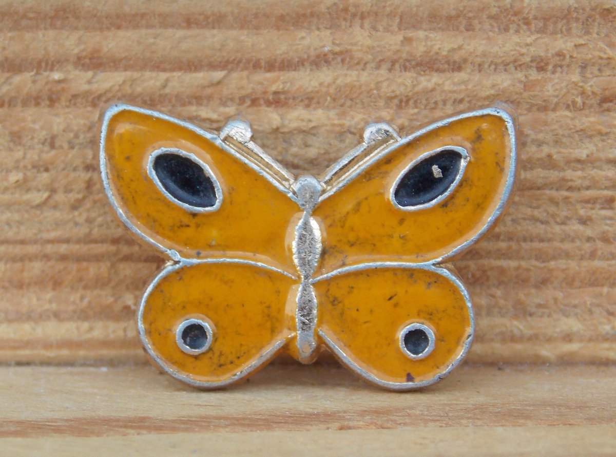 Alex43872440's tweet photo. Excited to share the latest addition to my #etsy shop: Butterfly pin, Childrens pin, Funny enamel pin, Small yellow butterfly https://t.co/USgB1gPntK #butterflypin #insectpin #backpackpin #hipsteraccessory #rarebadge https://t.co/MBDrXMZbh7