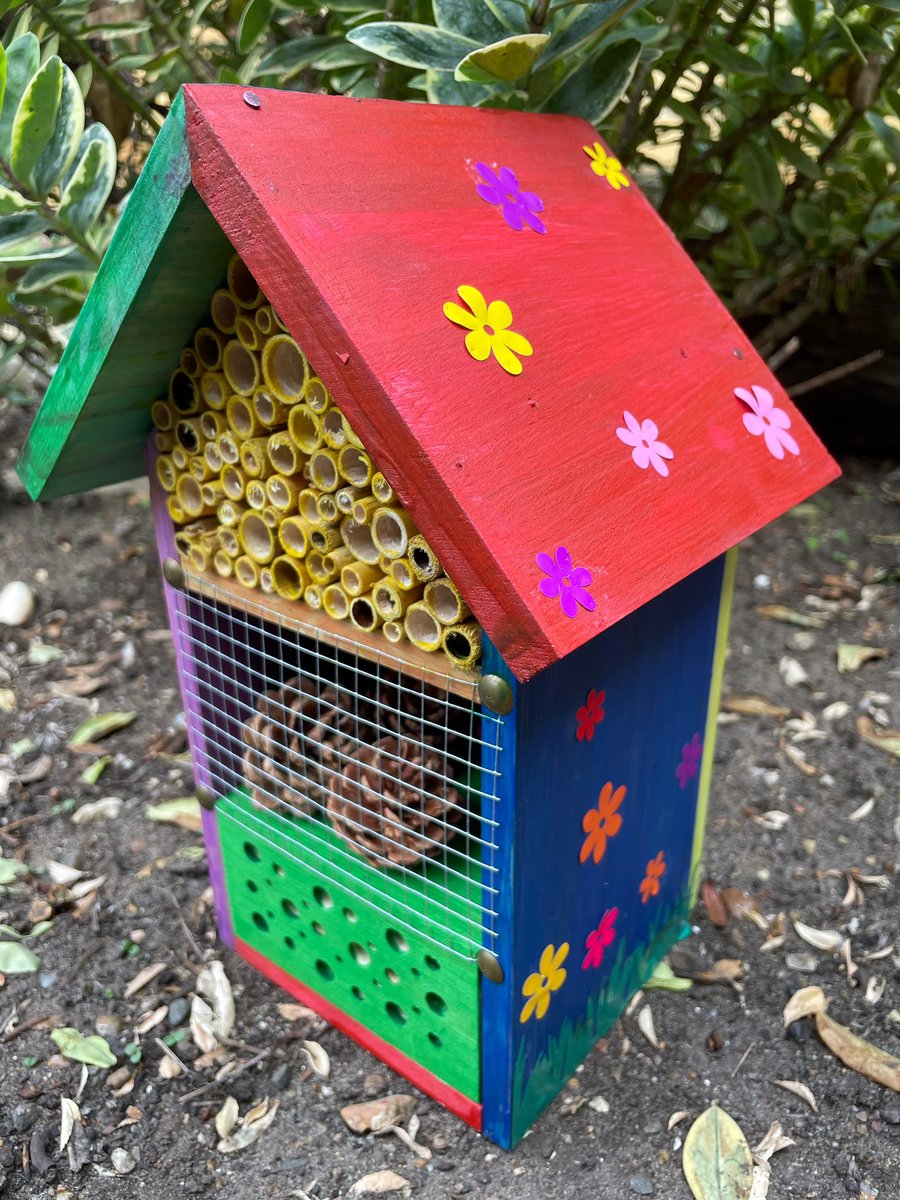 r4vneeta's tweet photo. It’s a bugs life and we “love” it!
At Love Wardrobes we like to play our part in helping the environment and increasing biodiversity. Here’s our attempt at just that.
@SloughTE
#bughotel #itsabuglife #biodiversity
#stebugslife https://t.co/OtT0pFTCsd