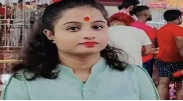 newspost_live's tweet photo. 1.झारखंड में अंकिता मर्डर केस का आरोपी शाहरुख मामला राष्ट्रीय मुद्दा बना 2.काजल पर एसिड अटैक हुआ आरोपी हिंदू कोई बात करने को तैयार नहीं ऐसा क्यों? https://t.co/yxbGNBZkSc