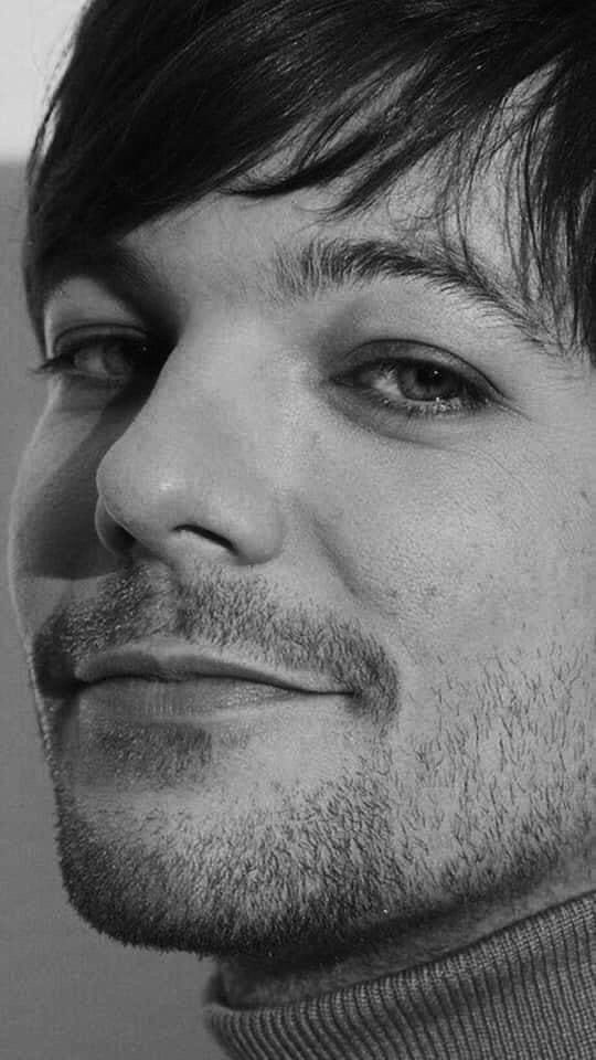 ALI1D__'s tweet photo. @saeismissing Can't wait to listen to the song #BiggerThanMe the new single from #LouisTomlinson 's album #FaithinTheFuture https://t.co/CJjCBrUnnL