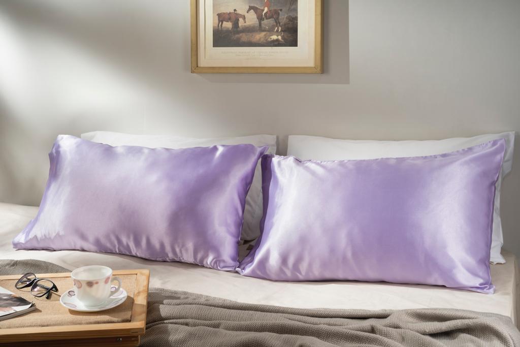 CoolBeds1's tweet photo. It's a bliss to come back home to a comfy bed✨
Coolbeds satin pillow covers make your bed, the place where you relax and sleep with peace of mind 💜💜🦄
#satin #pillowcase #silkpillowcases #satinfabric #cgm #satinsilk #sleepwell #pillowcovers #pillowdecor #skincare #premiumsatin https://t.co/VlRHzkVZsl
