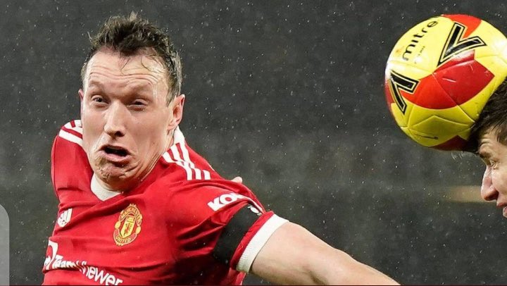 Colleb_Mwine's tweet image. This is Phil Jones. He survived Ferguson, Moyes, Van Gaal, Giggs, Mourinho, Ole and Ralf Rangnick. His secret is simple he gets injured every transfer window. The GOAT 🐐 🤣🤣🤣