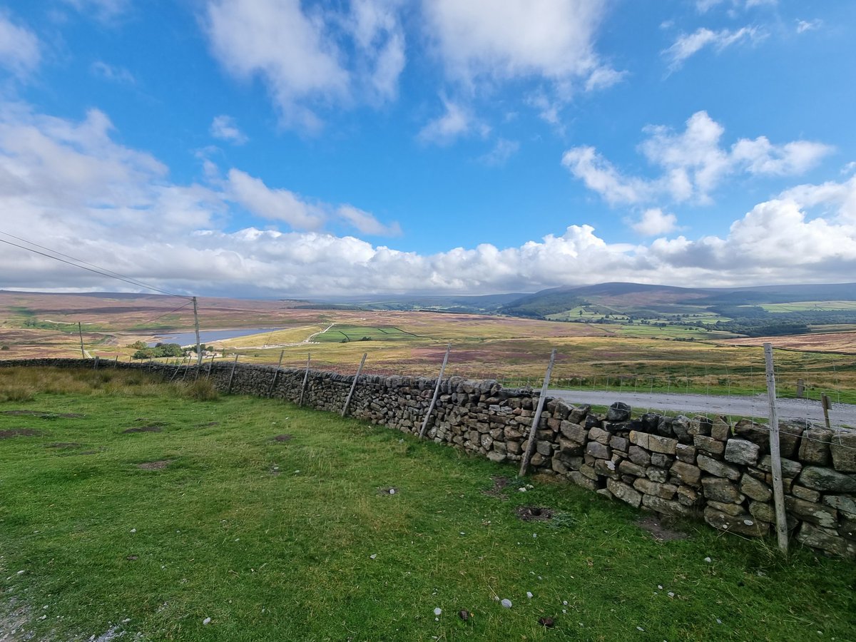 PSOGRASSINGTON's tweet photo. I had a venture out over the moors this morning on my way in to work

Starting to feel the turn of the seasons now  🍂 🌳
@bolton_abbey 

#bigcoatweather
#patrol
#publicsafetyofficer
#ruralwatch
#heather
#purple
#moorland https://t.co/DjvvEpQcr9