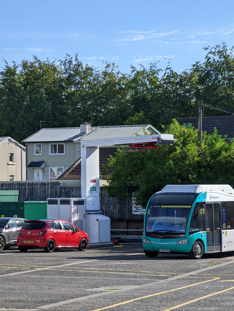 dl1701's tweet photo. Good to catch up with @FraserYZF in Kilmarnock to learn about the @StagecoachWScot experience with @VolvoBusUK #OppCharge buses ⚡🚎. Plenty to think 🤔 about for the next stages in the #ZeroEmissions journey. https://t.co/q7Octff2om