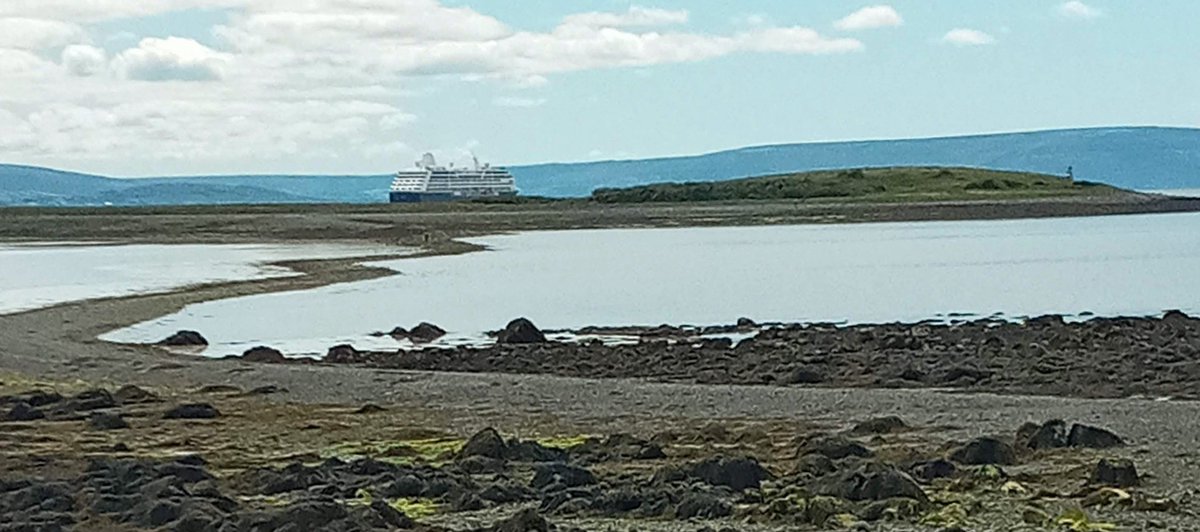 WestToursTales's tweet photo. They are out there on #GalwayBay! Cruisers full of tourists still arriving in the West #keepDiscovering #Galway #DiscoverGalway #RegionalGuide -Galway #Tours #WAW @visit_galway @galwaytourism @CoynesGastropub @BannerboyProd https://t.co/cgiOpER7xv