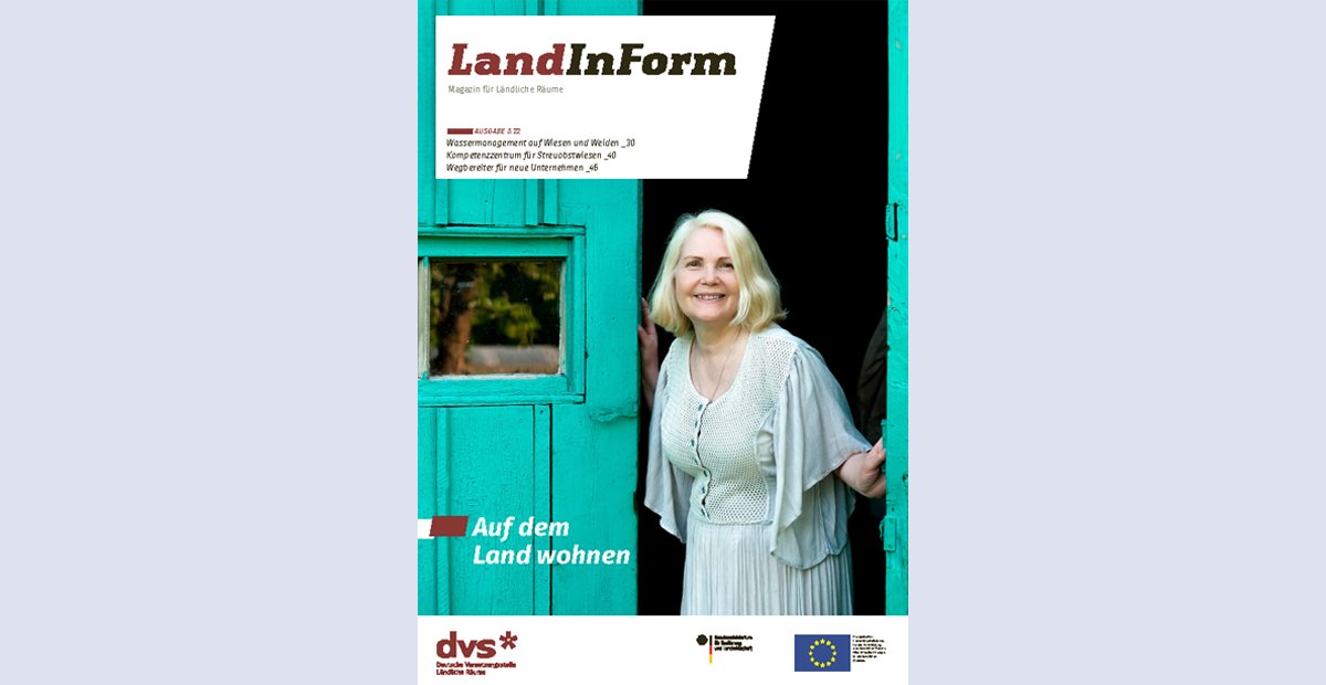 dvs_land's tweet photo. 🥁Ausgabe Nr° 3⃣ der #LandInForm ist digital erschienen!
‼️Top-Thema: #Wohnen auf dem Land🏡
Wir stellen Projekte + Initiativen vor, die Lösungsansätze für Jung, Alt & #Familien suchen & in #ländlichen Räumen ausprobieren.
Zum Download👉https://t.co/0tAF7hJ4OE
@Thuenen_aktuell https://t.co/SmsVrQOS3k