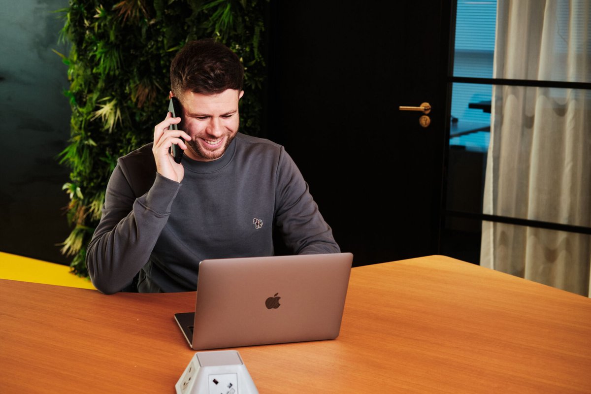 Understanding your own personal brand is so important – it’s what stands you apart from everyone else! What do you want potential clients to think when they first contact you, or check you out on social media? 🤔