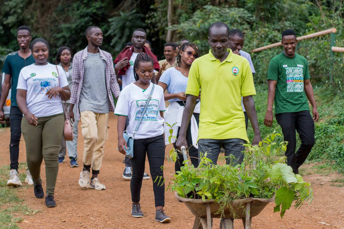 jonahkirabo's tweet photo. We succeeded! We rebuilt the Zoo forest! 

I led my team @greenfutures to plant over 300 trees in the Entebbe Zoo forest with our partners @LeapAfrica and the team at @UWEC_EntebbeZoo. #PamperATree #GrowingTrees (1/6) https://t.co/CERe0NbFf6