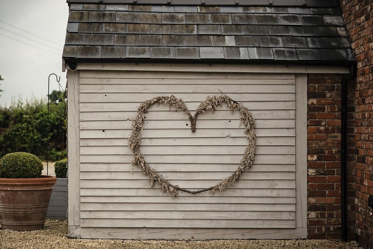 MyWeddingWisdom's tweet photo. Wedding Planning Hints and Tips 

- Create a vision / mood board 
- Attend wedding fairs for inspiration 
- Reflect on your experience as a wedding guest 
- Stay true to you

Read more about our approach here ⬇️
https://t.co/u0dlRGcEuX

#WeddingPlanning https://t.co/vXkhMOV84k