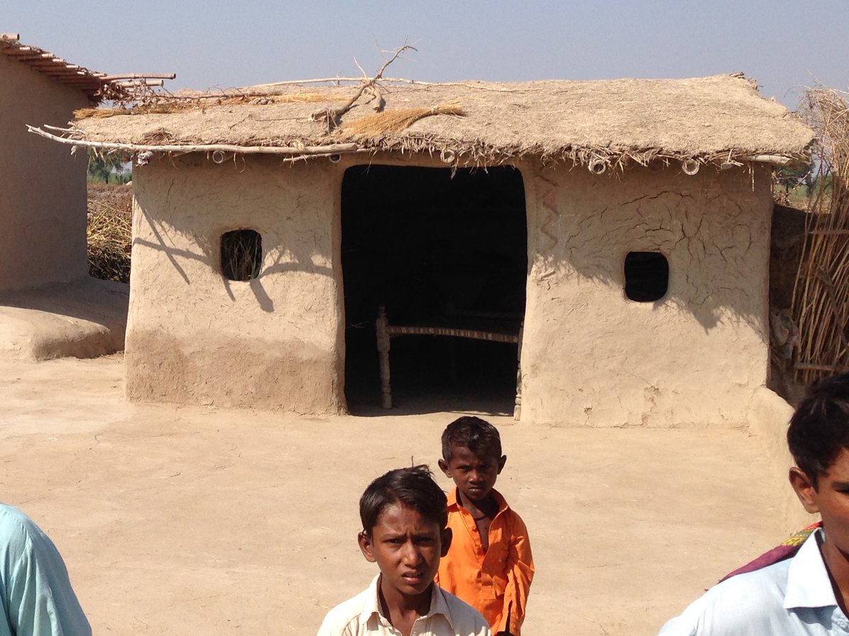 Even a small flood washes into the door in a house like this, dissolves the mud walls and causes the roof to collapse #PakistanFloods2022