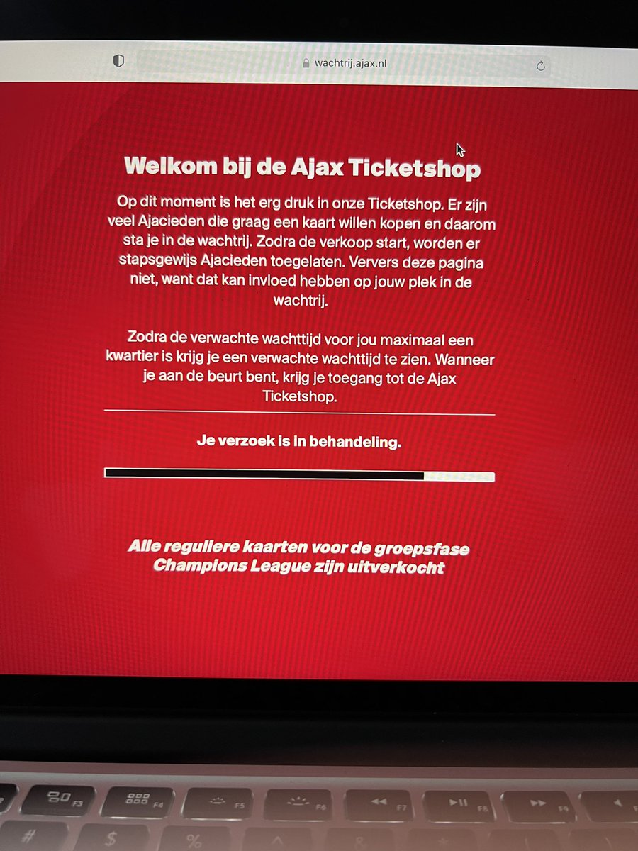 haan_patrick's tweet photo. @AjaxFancare @AFCAjax 3 uur tijd kan zo de prullenbak in! Thnx. #ajax https://t.co/hk0ldBnOJk