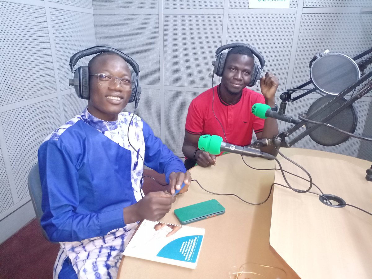 TareYaro's tweet photo. ✍️✍️✍️Sur la radio rurale du Burkina, nous avons parlé de tradition et de légende en pays San avec notre confrère Dji Marc Koussoubé. Restons concentrés sur l'essentiel. https://t.co/4xA5dfDDNx
