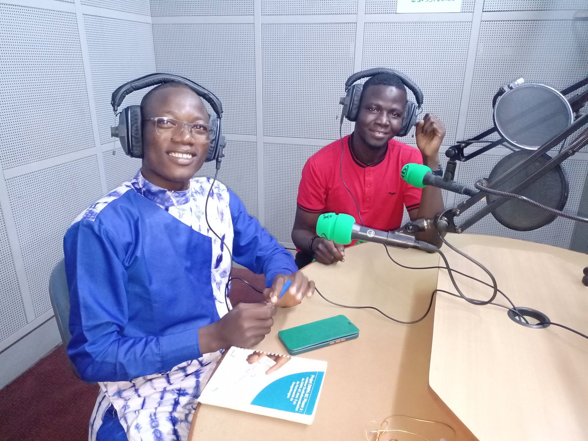 TareYaro's tweet photo. ✍️✍️✍️Sur la radio rurale du Burkina, nous avons parlé de tradition et de légende en pays San avec notre confrère Dji Marc Koussoubé. Restons concentrés sur l'essentiel. https://t.co/4xA5dfDDNx