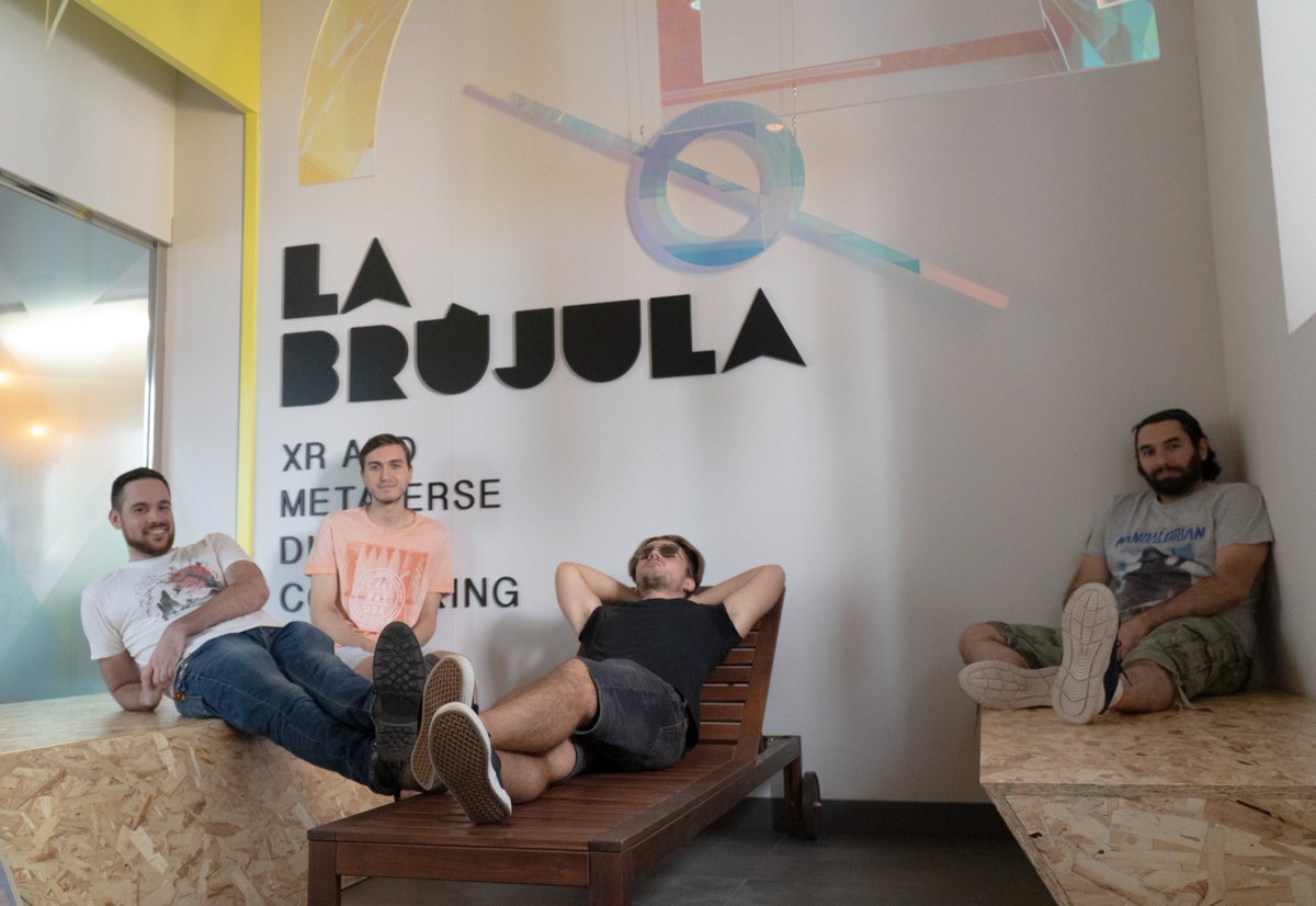 MasterCrowd_G's tweet photo. Nosotros: Vamos a @LaBrujulaXR que en el @PoloDigitalMLG avanzamos más y se trabaja mejor. #gamedevs #VR
El trabajo: https://t.co/n786HB2qbJ