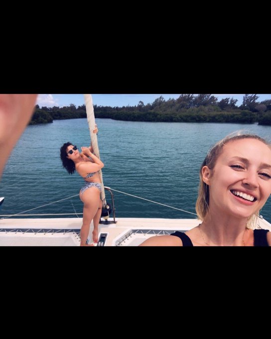 Instagram VS Reality - &lsquo;Meg on a Boat&rsquo; edition&hellip; https://t.co/YXtJyGYS6y<a href="/tag/bidenharris2020"class="tags"><span>#bidenharris2020</span></a>