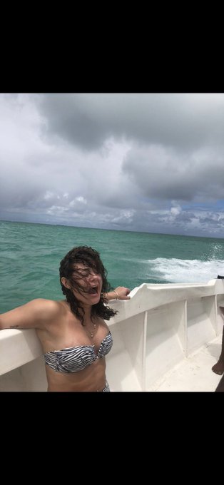 Instagram VS Reality - &lsquo;Meg on a Boat&rsquo; edition&hellip; https://t.co/YXtJyGYS6y<a href="/tag/bidenharris2020"class="tags"><span>#bidenharris2020</span></a>