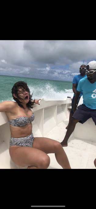 Instagram VS Reality - &lsquo;Meg on a Boat&rsquo; edition&hellip; https://t.co/YXtJyGYS6y<a href="/tag/bidenharris2020"class="tags"><span>#bidenharris2020</span></a>