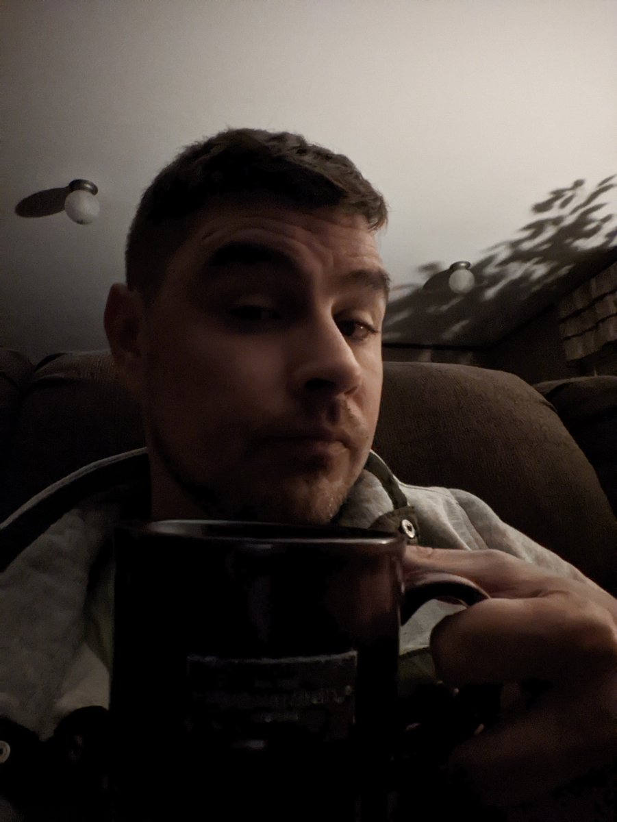 fromthefrost36's tweet image. Good morning Twitter buddies, I hope today&apos;s one for the books!! 
🍃💨☕
#coffeeshot #thrusdaymorning