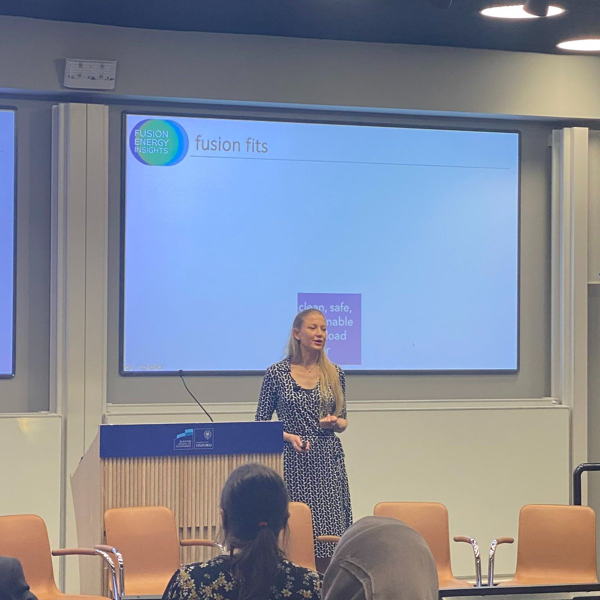 “Decarbonising for tomorrow, not today”✴️

An amazing talk about #fusionenergy from <a href="/m_windridge/">Melanie Windridge</a> this morning.

"The problem is bigger than electricity, heavy industry &amp; fuels, various parts of the energy industry need decarbonising” 

#netzero #oxtozero #energy #renewableenergy