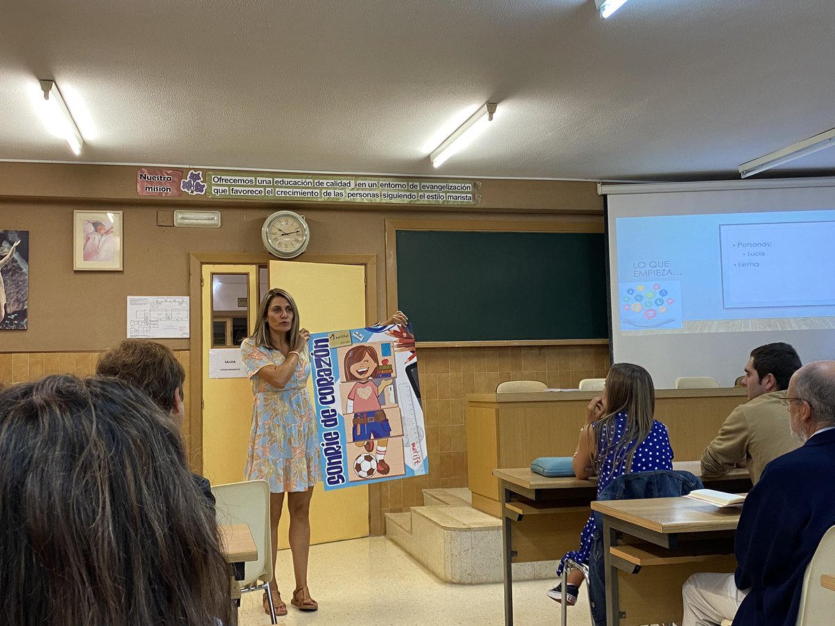 ausevamaristas's tweet photo. Primer claustro del curso y de nuestro nuevo director, Nicasio. Nos reencontramos después del verano y arrancamos el curso 22-23, conociendo también el nuevo lema. #SonríeMaristas #SonríedeCorazón https://t.co/hPyHPy42ai