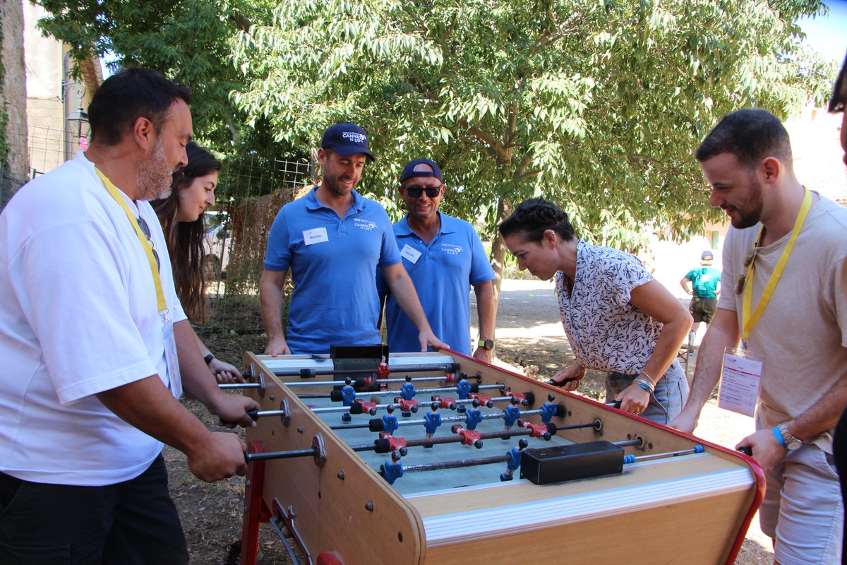 CannesIsUp's tweet photo. 📣 C’est l’heure pour nos participants de rejoindre leurs ateliers : Storytelling, Street Art ou encore Baby Foot!
Merci à tous nos animateurs de nous proposer de si beaux ateliers dans ce cadre spectaculaire que nous offrent les îles de Lérins ✊🏻
#StartupSummit #FrenchTech #DDA5 https://t.co/c7KPmYTnHe
