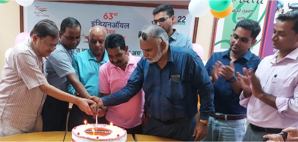 IndaneBp's tweet photo. #63rdIndianOilDay 
#pledge_to_go_beyond_horizon
#CakeCutting
Indian Oil Day celebrated at LPG BP Prayagraj along with various stakeholders. Awards were also given to long serving contract workers.
@ChairmanIOCL @DirMktg_iocl @EDLPGIOCL @SanjivKakkar3 @thakurkm007 @IOCL_UP https://t.co/yn68rUndQS