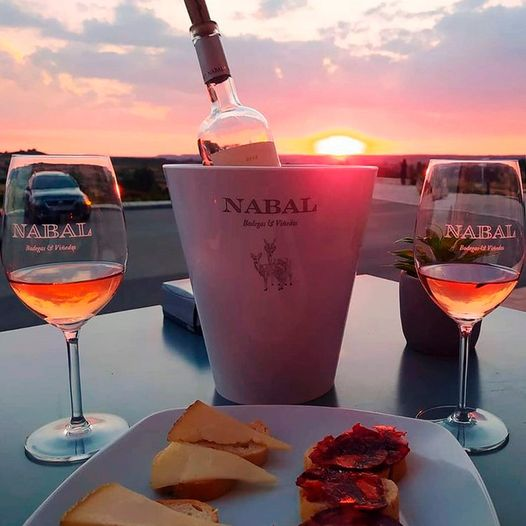 BodegasNabal's tweet photo. ¡Bienvenido septiembre! ¡Nos encanta es mes! Todavía mes de verano, mes de vendimia y de puestas de sol increíbles en la Ribera del Duero... un mes perfecto para escaparte los fines de semana y vivir experiencias únicas. 
#Nabal #BodegasNabal #enoturismo #riberadelduero #vino https://t.co/2CB44nh6q2