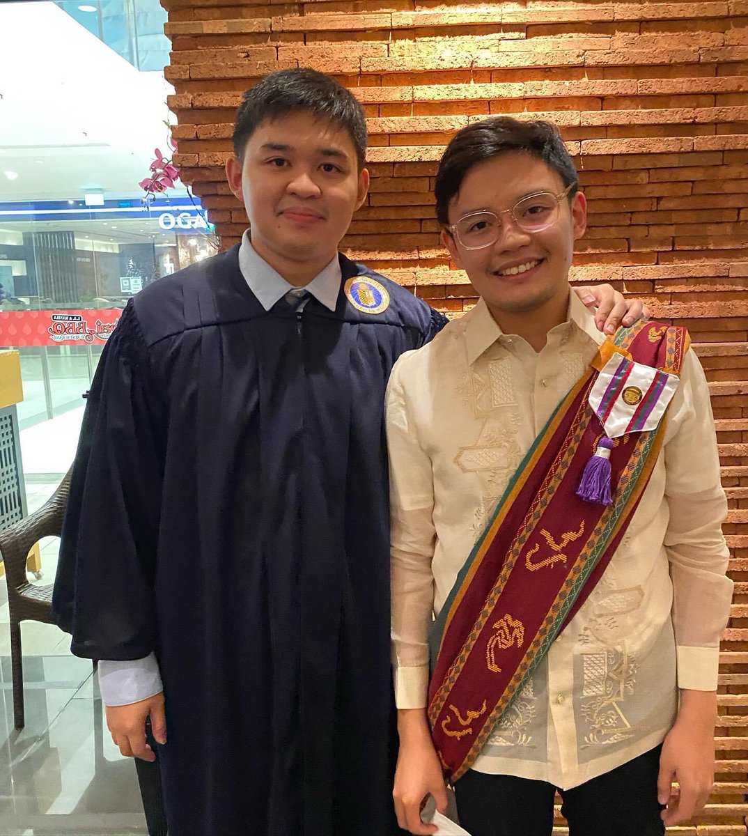 sandeeflies's tweet photo. Alhamdulillah. To some, it may be mere coincidence but to me, the joy I felt on August 27 is a manifestation of God’s love for being patient and faithful after all the pain and sorrow🤍. The Ateneo Class of 2022 Common Rites (AM) &amp; UP LAW Batch 2021 Recognition Rites (PM)💙♥️. https://t.co/OzH1RVOgDM