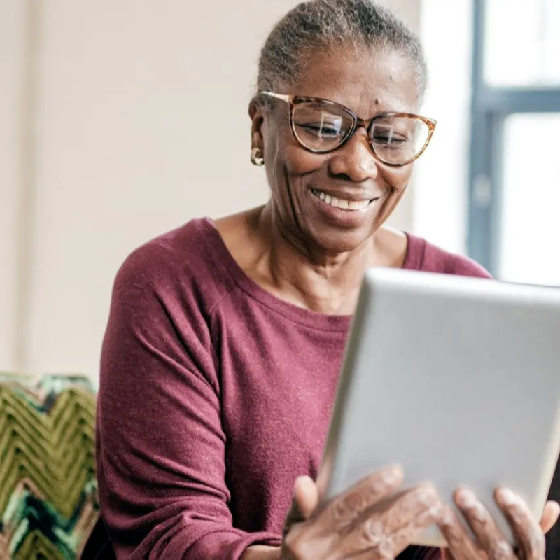 VodafoneGroup's tweet photo. Meet #ConnectedLiving, an app by @VodafoneBiz that provides digital care for assisted living and connects people with their carers and beyond 👵📱👪

Discover how this technology is helping Europe care for its communities at home ⤵️