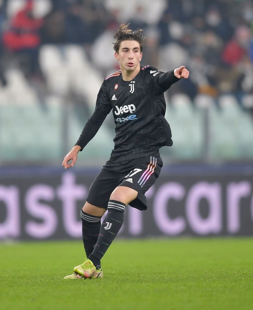 edosimo's tweet photo. Sambil nunggu pengumuman harga baru BBM subsidi, kita tilik bentar yuk wonderkid Juve yg lagi trending sejak kemarin ini; Fabio Miretti, pemain pertama kelahiran 2003 yg bikin assist di Serie A. Tapi Miretti lebih dari itu. Apa yg kita bisa harapkan dari Miretti? Yuk kenalan dulu https://t.co/FkqkeoyR5b