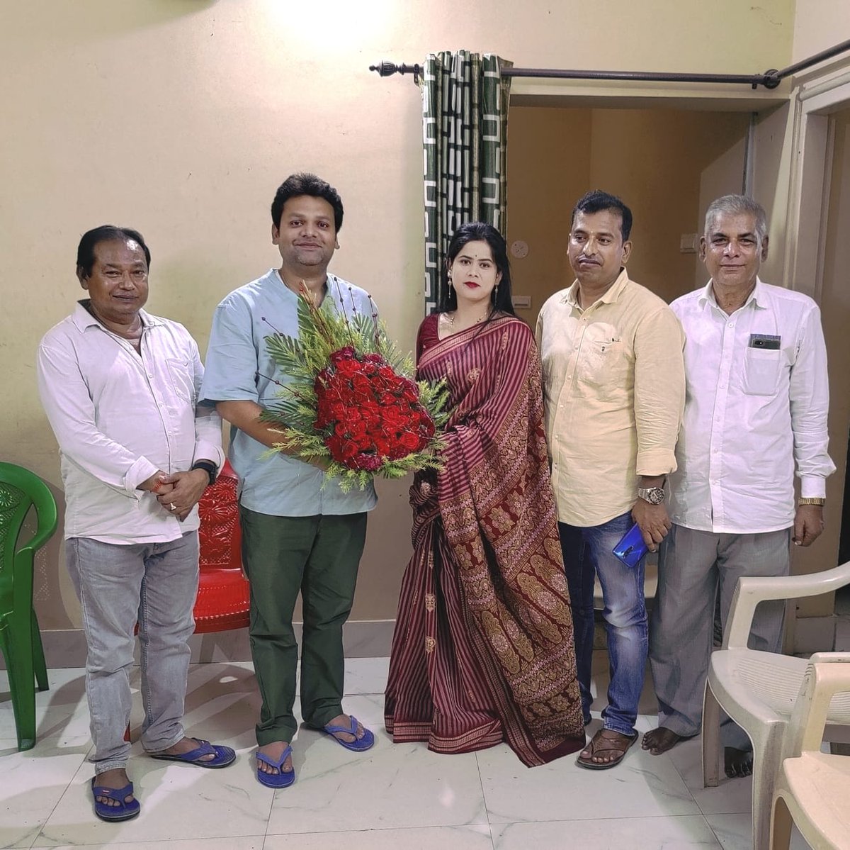 Rashmita1993's tweet photo. ବିଜୁ ମହିଳା ଜନତା ଦଳର ରାଜ୍ୟ ସମ୍ପାଦିକା ଭାବେ ମୋତେ ମନୋନୀତ କରିଥିବାରୁ ମାନ୍ୟବର ବିଧାୟକ @BishnubrataRou1 ଙ୍କୁ ଭେଟି କୃତଜ୍ଞତା ଜଣାଇଲି ...🙏 https://t.co/ud81aVGJKb