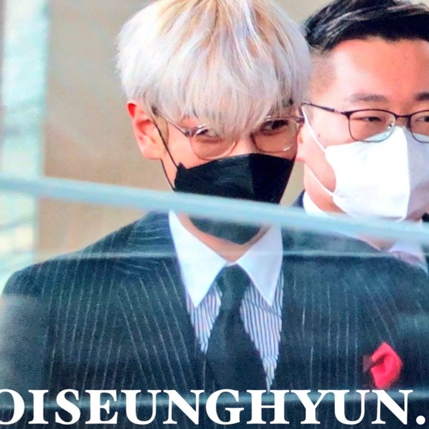 BBEVERYTHINGBR's tweet photo. [📷|🐉👻] GD&amp;TOP na feira de arte FRIEZE SEOUL do CJ Group.

Uma selfie juntos, por favor! 🤲🏽

cr.: imagens
Via: lizahasanova

#BIGBANG #빅뱅 @YG_GlobalVIP https://t.co/YoRl0lC8Hp