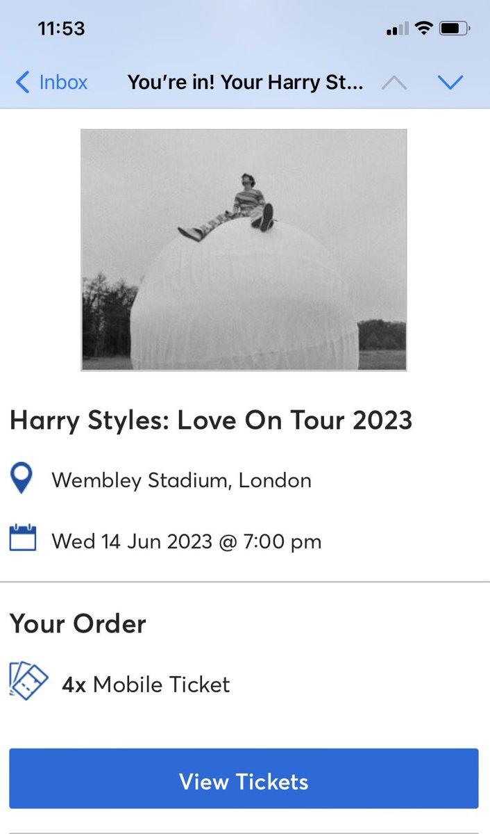 catherineblewit's tweet photo. #HarryStylesLoveOnTour started at 90000 in the queue 👀 https://t.co/lmz4PjGhzo
