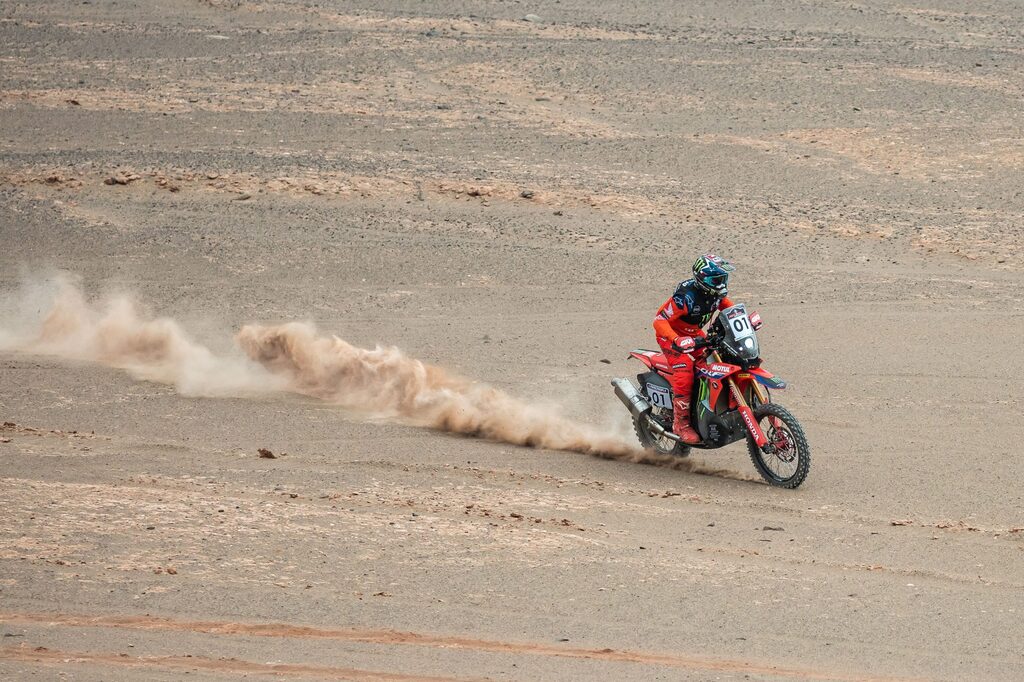 SomosTuercos's tweet photo. #Tuercos Nacho Cornejo acelera y se coloca 2° en la General del Atacama Rally https://t.co/sS8ZQKyn80 https://t.co/fXYZJRqjR6