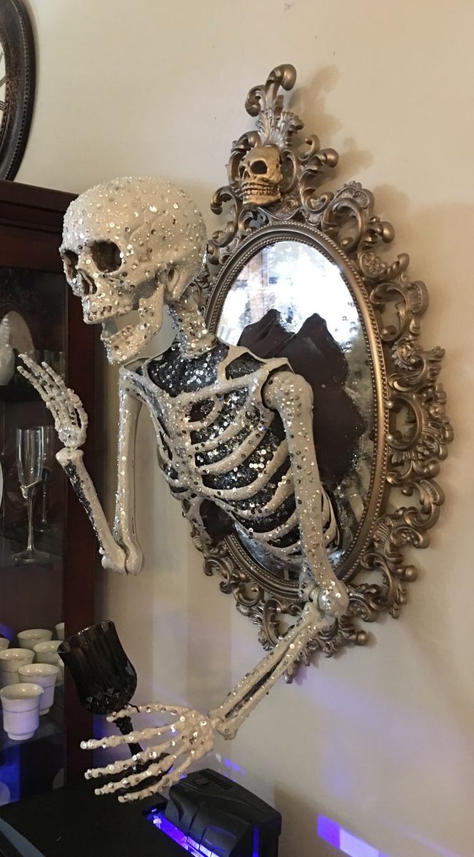 K1llRepeat's tweet image. Mirror, mirror on the wall...