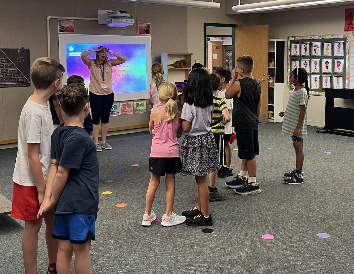 Floral_AP's tweet photo. We are off to a great start at Floral Street School! #TeamFloral #ShrewsburyLearns https://t.co/F4TAiJtxBr