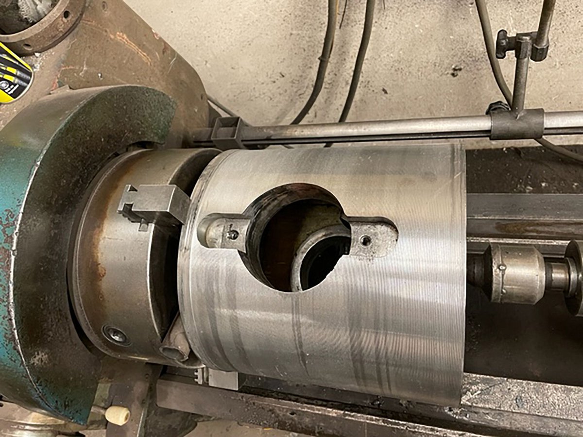 WEICON_de's tweet photo. Repair of an eccentric press with WEICON WR2 - material-saving, fast and easy! 

Reparatur einer Exzenterpresse mit WEICON WR2 - 
materialsparend, schnell und einfach!

#weicon #adhesive #epoxyresin https://t.co/8zOAm4VxiC